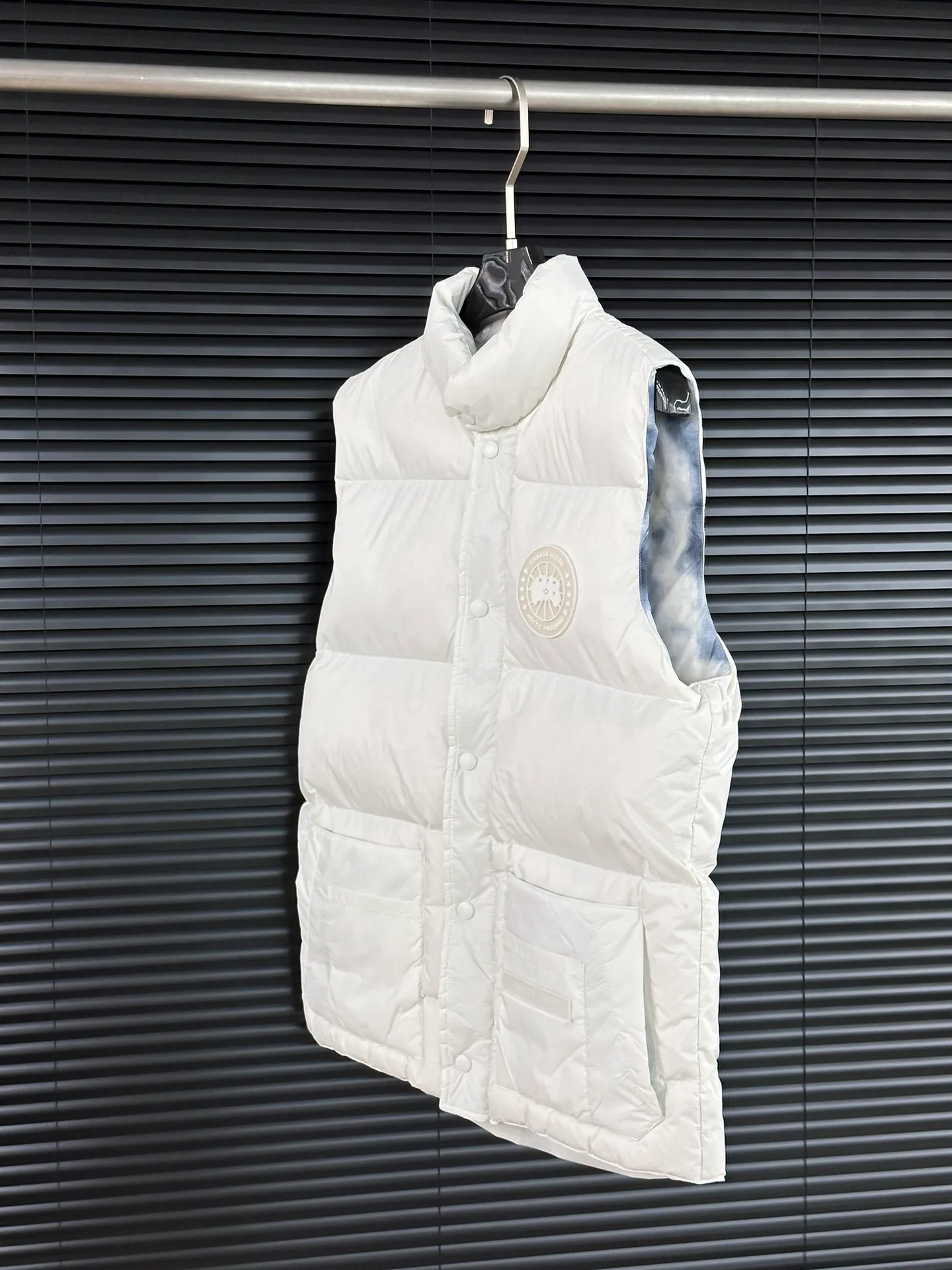 P400 【𝗖𝗮𝗻𝗮𝗱𝗮𝗴𝗼𝗼𝘀𝗲】/Canada Goose/White Label Glacier Down Vest/White
